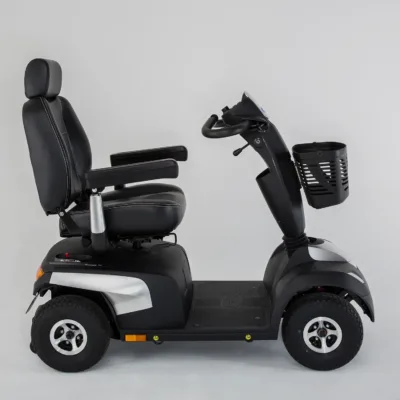 Invacare Comet Pro Elektromobil Seitenansicht