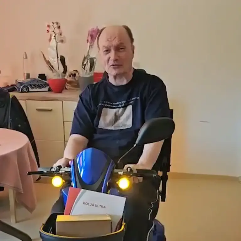 Marko im E-Mobil Elektromobil bei Parkinson – Wieder flexibel leben