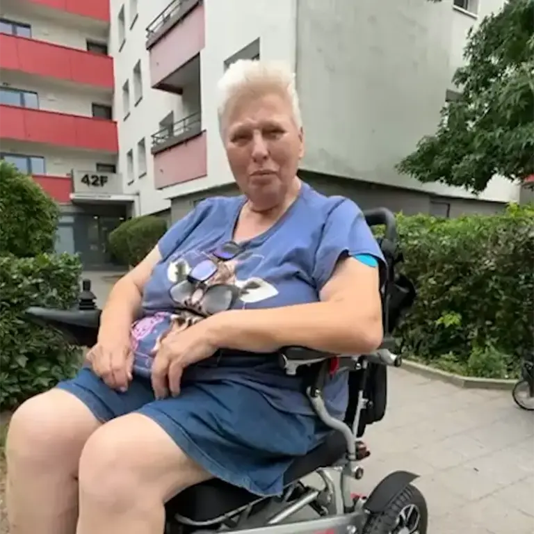 Elektrorollstuhl bei Rheuma – Regina gewinnt neue Mobilität zurück
